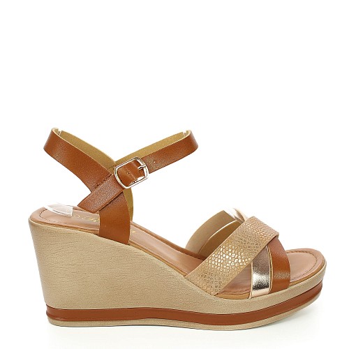 Camel sandali s polno peto 10-322T
